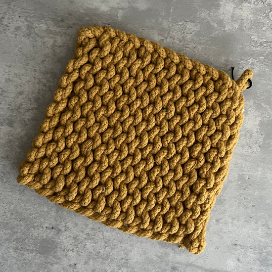 Load image into Gallery viewer, Crochet Trivet
